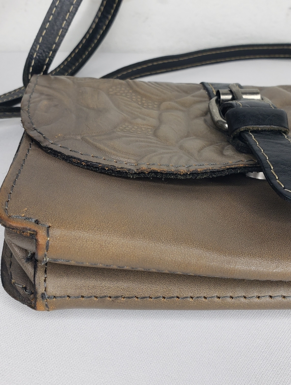 Patricia Nash Tooled Floral Crossbody in Taupe and Black Leather Bag - Picture 3 of 12